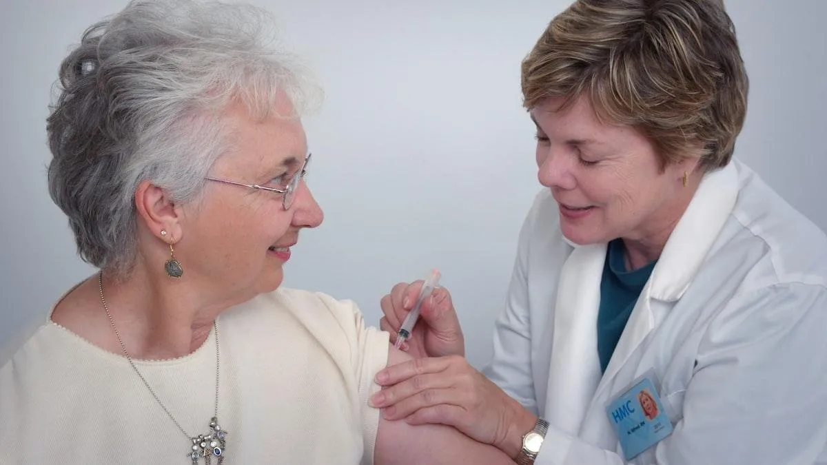 home health aide vs assisted living cost medicare
